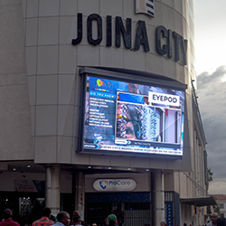 Plaza Screen